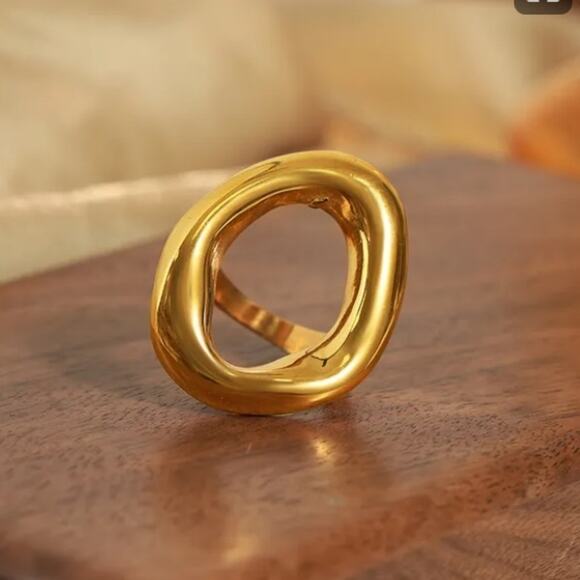 Stainless Steel Hollow Out Gold Ring - Picture 12 of 12